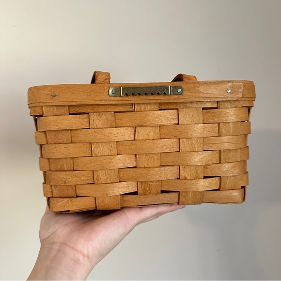 Vintage Longaberger basket with leather handle handwoven 1991 - Picture 9 of 10